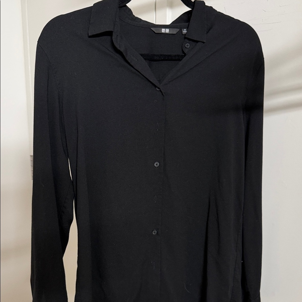 UNIQLO Black Long-Sleeve Button-Down Shirt